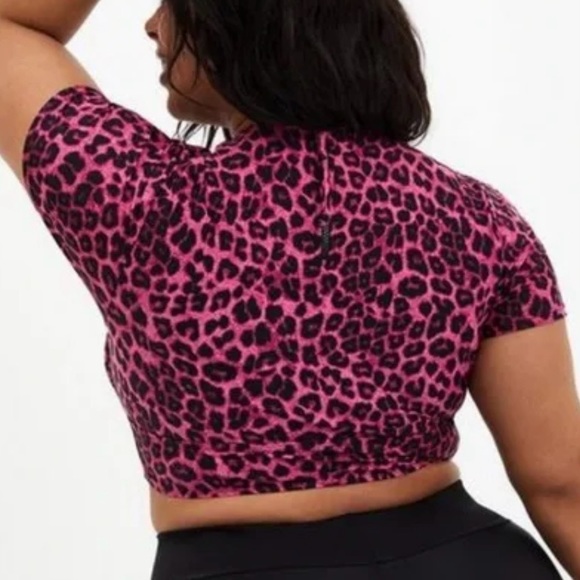 Torrid Leopard Wireless Rashguard - Picture 2 of 3